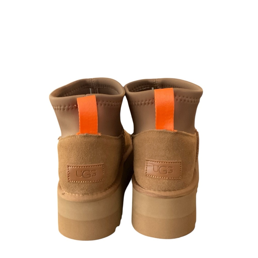 UGG - image 4